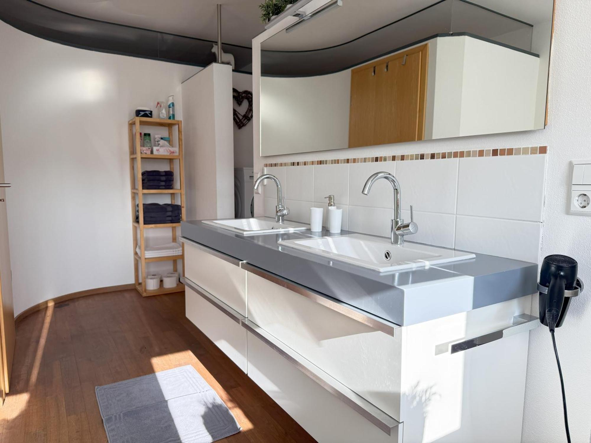 Fe Wo Brunnen - 120 Qm - Ruhige Lage - Viel Natur- Komfortabel - Grosser Balkon Und Garten Memmingen Dış mekan fotoğraf