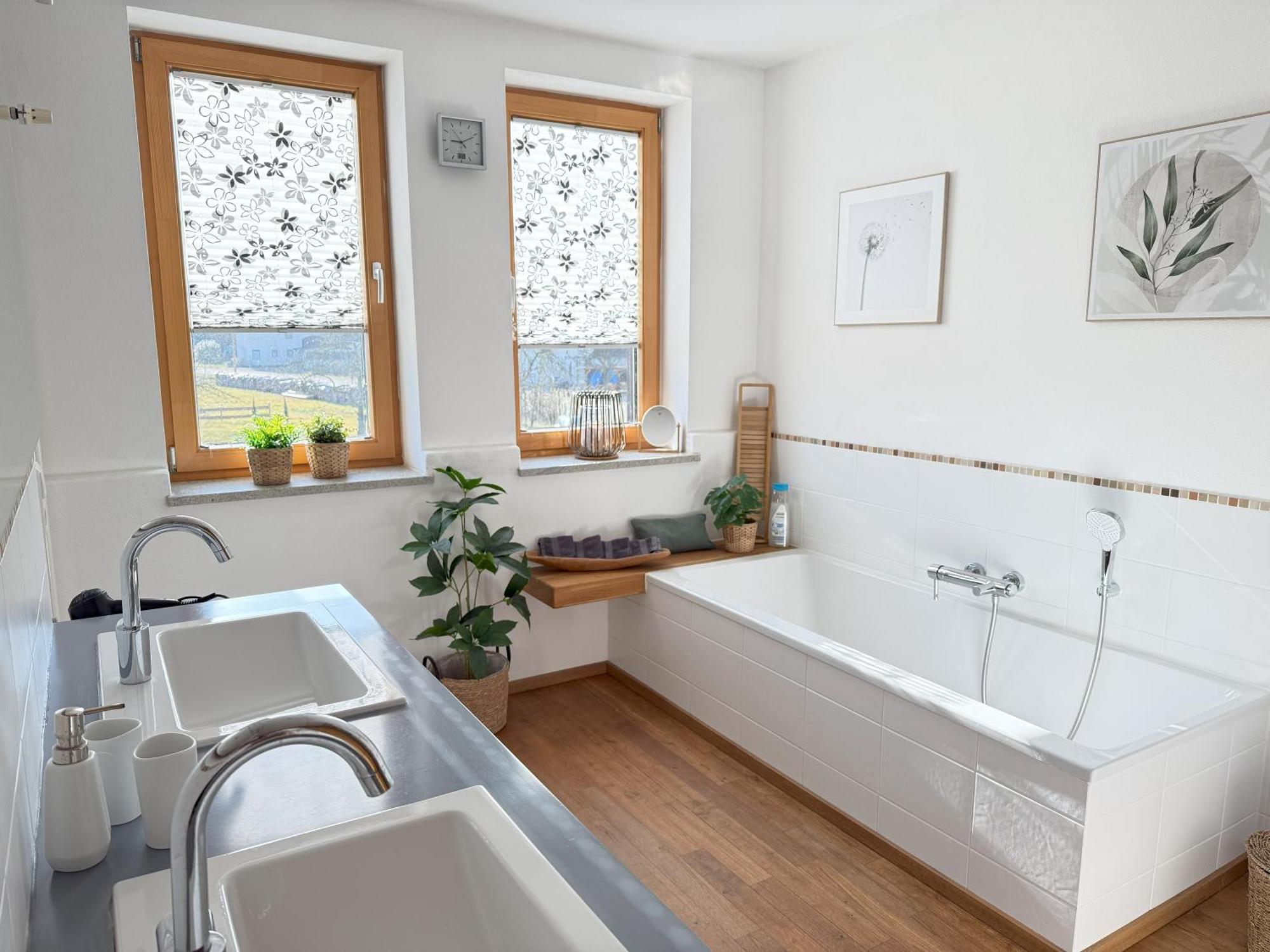 Fe Wo Brunnen - 120 Qm - Ruhige Lage - Viel Natur- Komfortabel - Grosser Balkon Und Garten Memmingen Dış mekan fotoğraf
